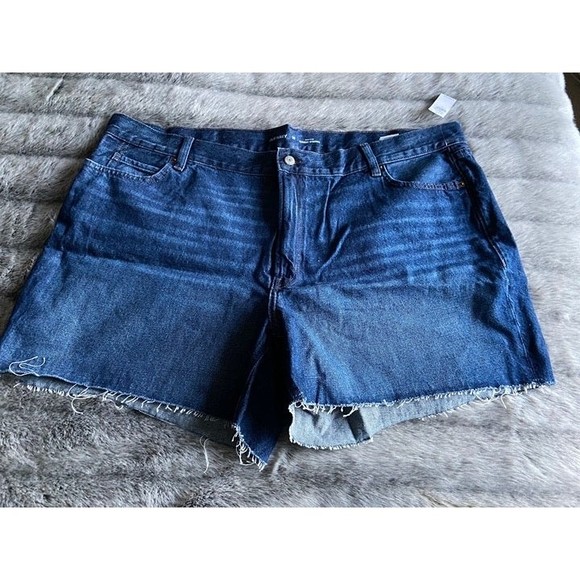 High-Waisted Slouchy Straight‎ Non-Stretch Cut-Off Jean Shorts - Picture 2 of 4